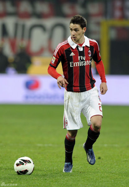 TA分析埃永被豪门关注原因：他拥有超强的门前嗅觉，技术全面（豪门缘何看上埃永？门前嗅觉顶级，技术面面俱到）