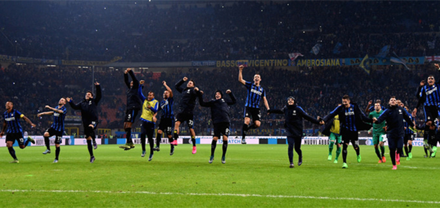 热议U22男足输越南：五后卫+偏哨都输了，非要国际日去忙全运（U22国足负越南掀热议：五后卫难救场，争议判罚难改局，国际比赛日仍忙全运）