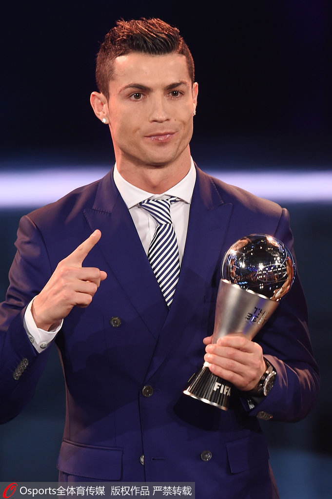 两条重大线索表明卡洛斯·巴莱巴即将加盟曼联。（两大迹象显示卡洛斯·巴莱巴接近加盟曼联）