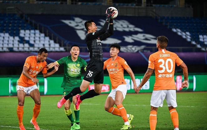 欧文连续突破得分，状态火热（欧文连续冲击篮筐得手，手感滚烫）