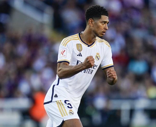 手感不佳！迪亚洛17中7中得到17分7篮板5失误3犯规（状态低迷！迪亚洛17投7中拿下17分7篮板，另有5失误3犯规）