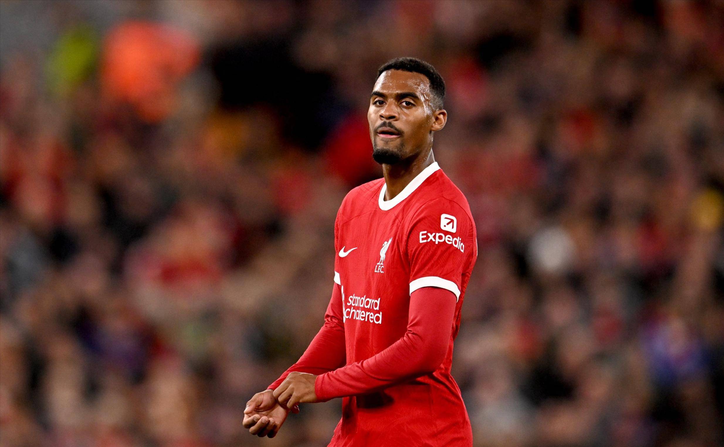 助攻双响，阿尔瓦雷斯本赛季8场比赛已直接参与9球（连送两助攻！阿尔瓦雷斯本季8战已造9球）