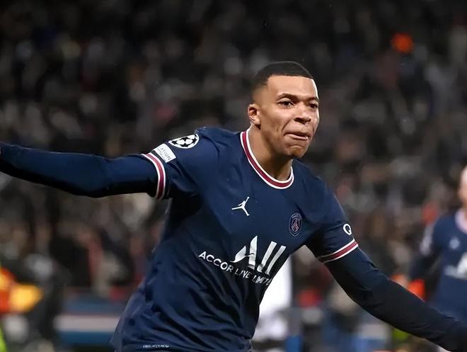 意媒：此前因流感缺阵的博尼尚未恢复训练，不确定能否踢意杯（意媒：博尼流感后仍未复训，出战意杯成疑）