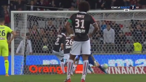 亚冠精英联赛：上海海港知耻后勇，首尔FC脸都不要了（亚冠精英联赛：上海海港强势反弹，首尔FC陷入争议）