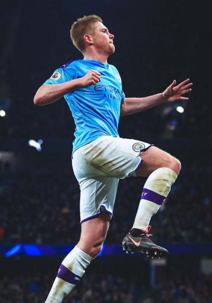 太阳报：英乙球迷在看台上发病，直升机降落在球场里进行急救（英乙看台球迷突发疾病，直升机入场紧急救援）