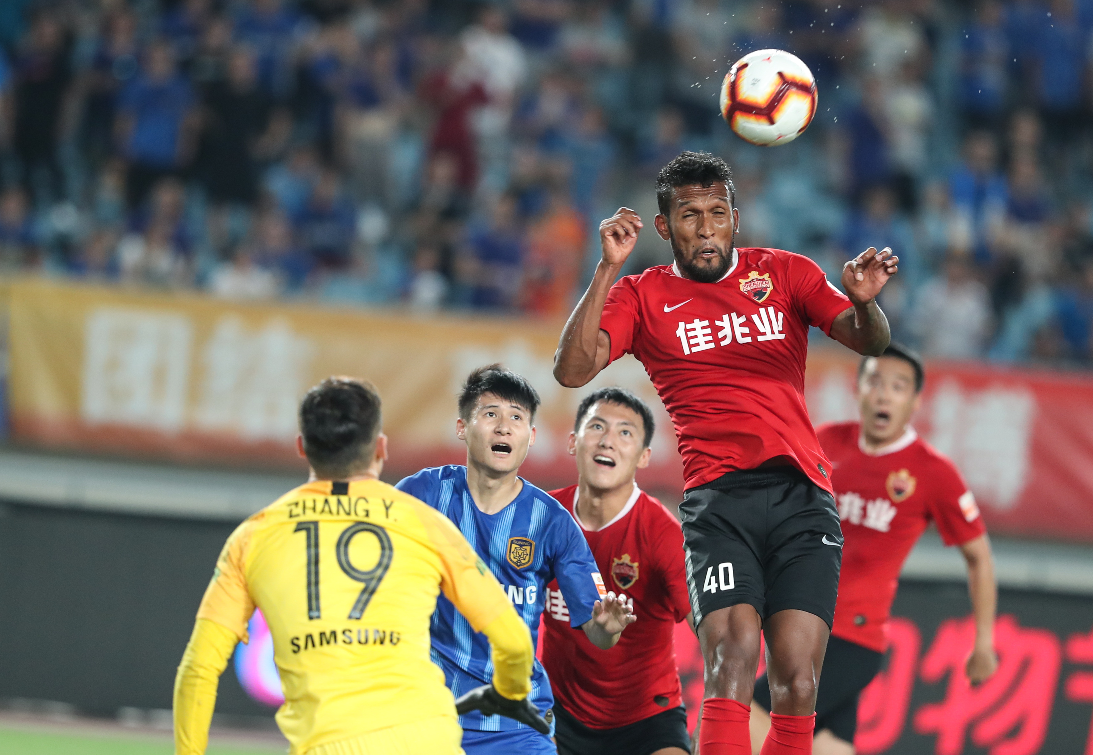 意媒：国米现场考察帕尔马中场贝尔纳韦，考虑让其做恰20替补（意媒：国米考察帕尔马中场贝尔纳韦，或将其引进充当恰尔汗奥卢替补）