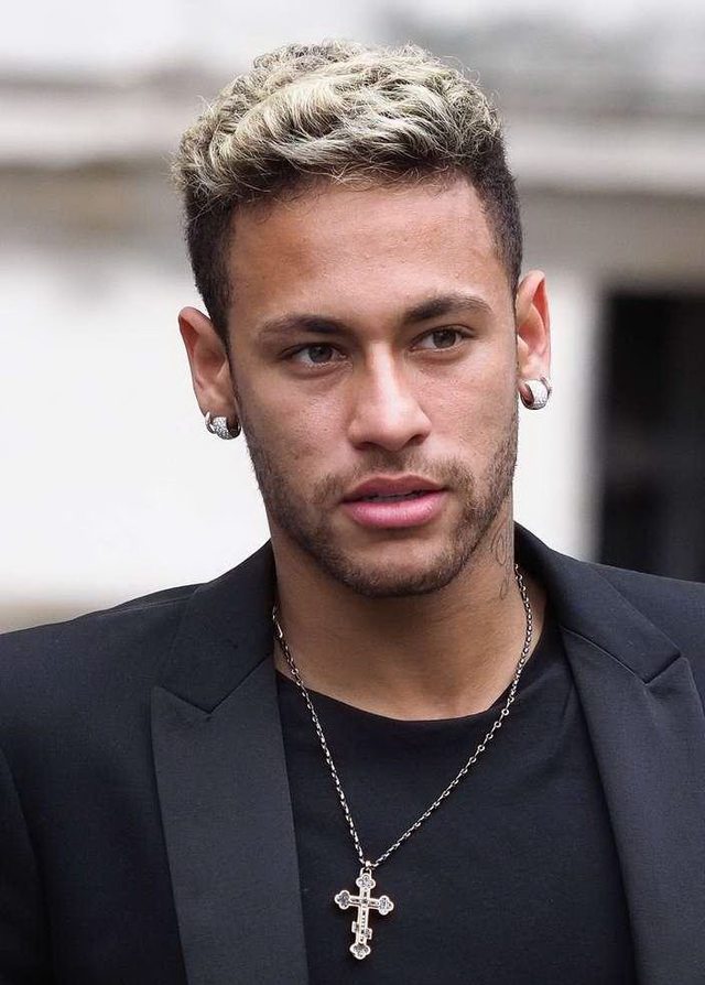 国脚徐新接近加盟云南玉昆，31岁中场驰援保级队，双赢还是冒险？（31岁国脚徐新或将投云南玉昆，中场补强保级军，妙招抑或险棋？）