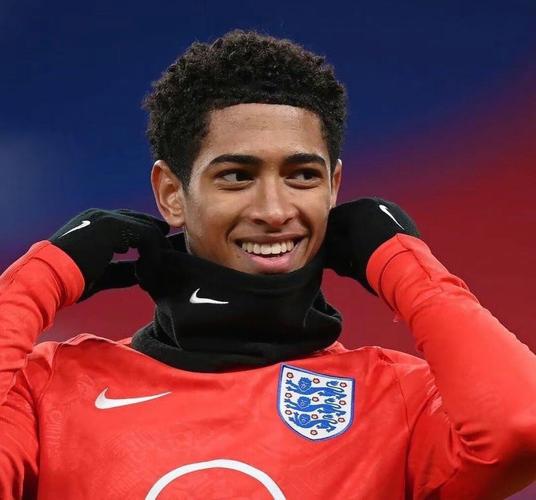 经纪人：那不勒斯今夏也有意博尼，但奥西利奥起了决定性作用（经纪人：那不勒斯今夏曾想签博尼，奥西利奥发挥决定性作用）