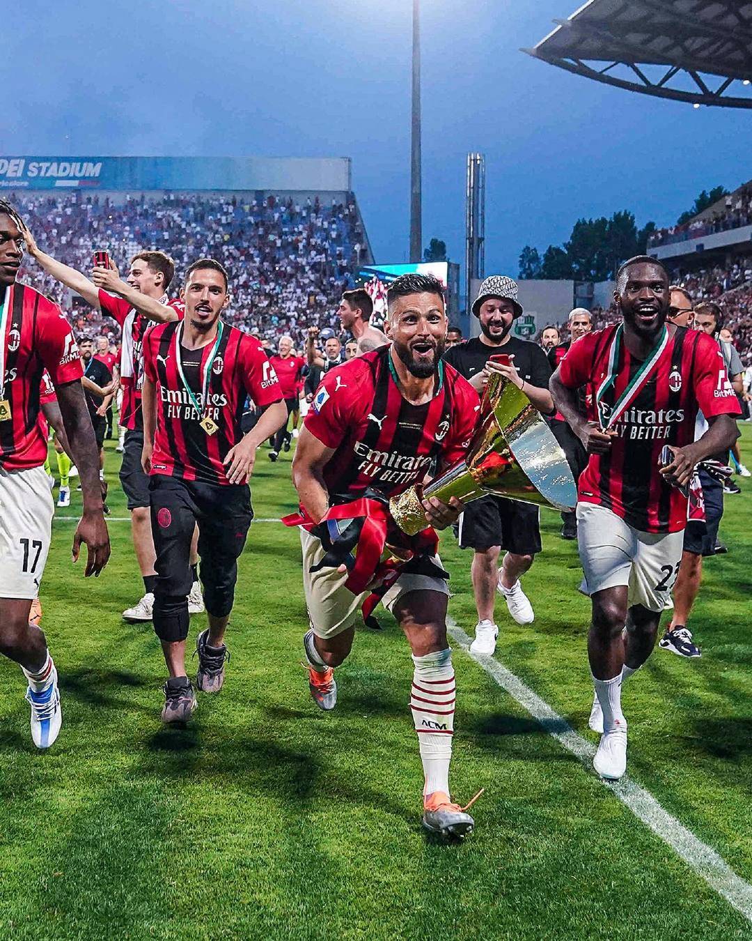 篮球火箭球队连续两场胜利庆祝