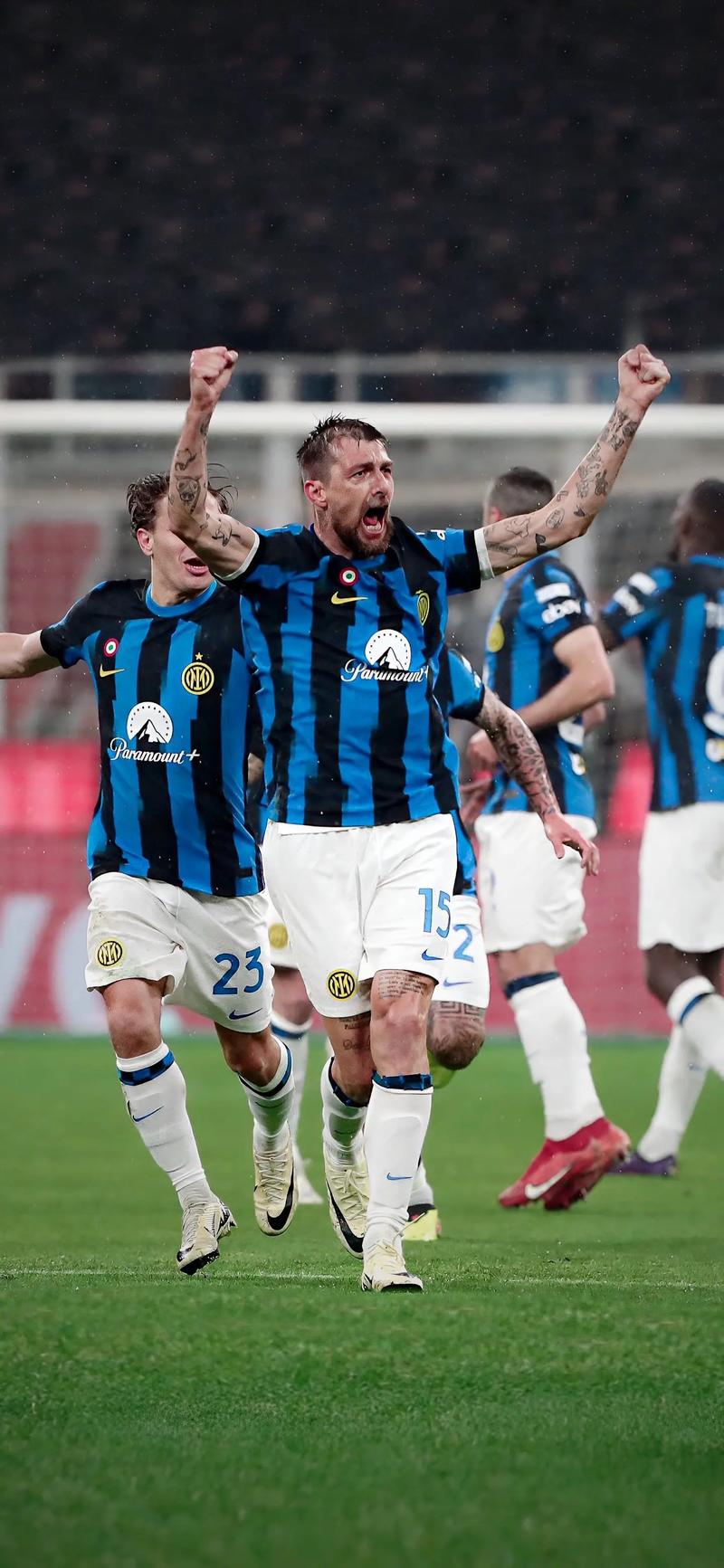 胡尔克完成职业生涯500球里程碑，球迷打出巨型TIFO致敬