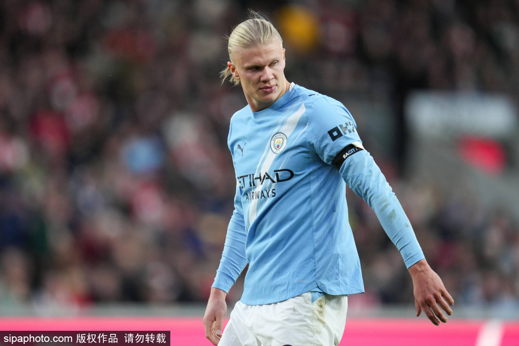 球星连续抢下关键篮板（核心球员连摘关键篮板）