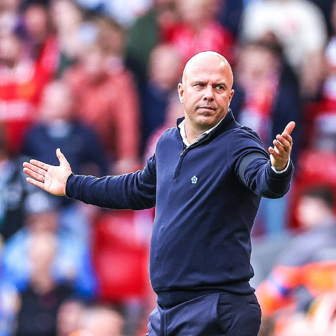 大乌龙，皇马年度大会悼念若塔兄弟，但安德烈-席尔瓦配错图（皇马年会悼念若塔兄弟，却误用安德烈-席尔瓦照片）