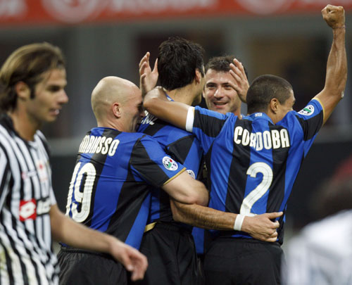 18岁“杜锋接班人”惊艳表现，广东男篮迎来新‘锋线大脑’（18岁杜锋接班人闪耀全场，广东男篮迎来锋线新大脑）