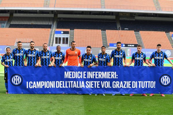 世体：法兰克福球迷在诺坎普制造骚乱，巴萨要求经济赔偿（世体：法兰克福球迷在诺坎普引发骚乱，巴萨拟索赔）