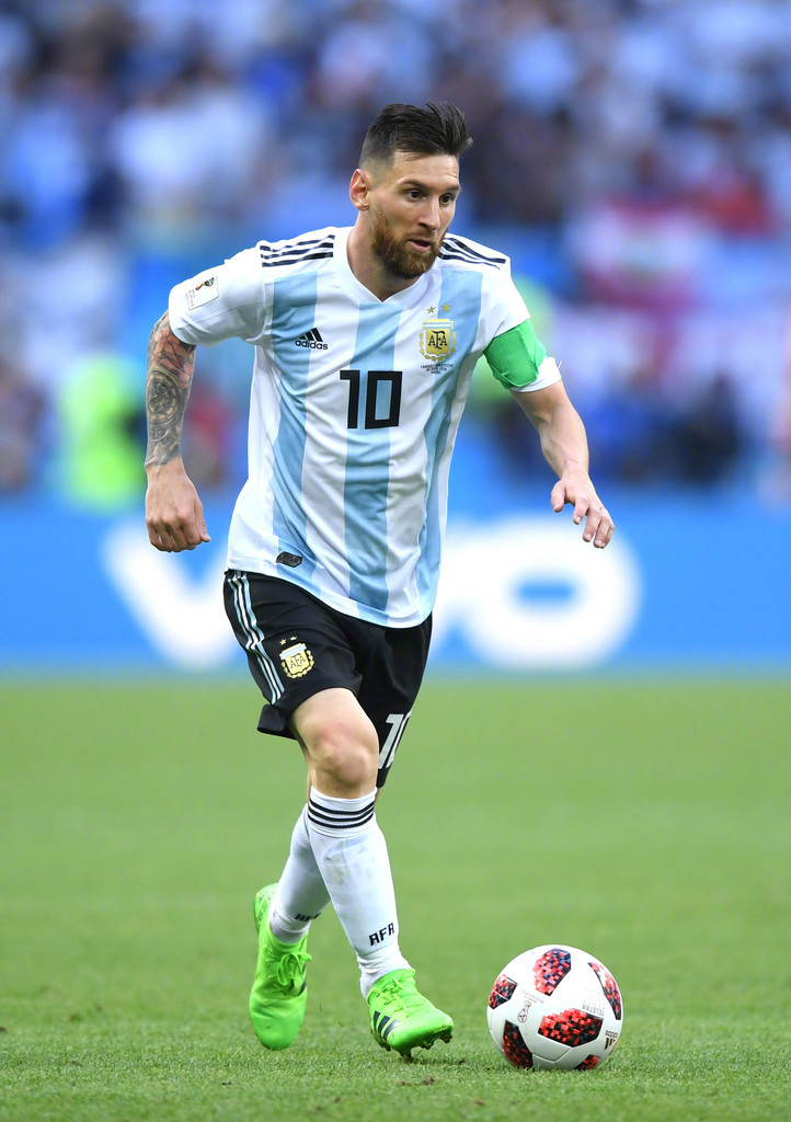 斯内德之子杰西本轮荷乙替补登场，完成职业生涯首秀（荷乙本轮，斯内德之子杰西替补亮相，上演职业生涯首秀）