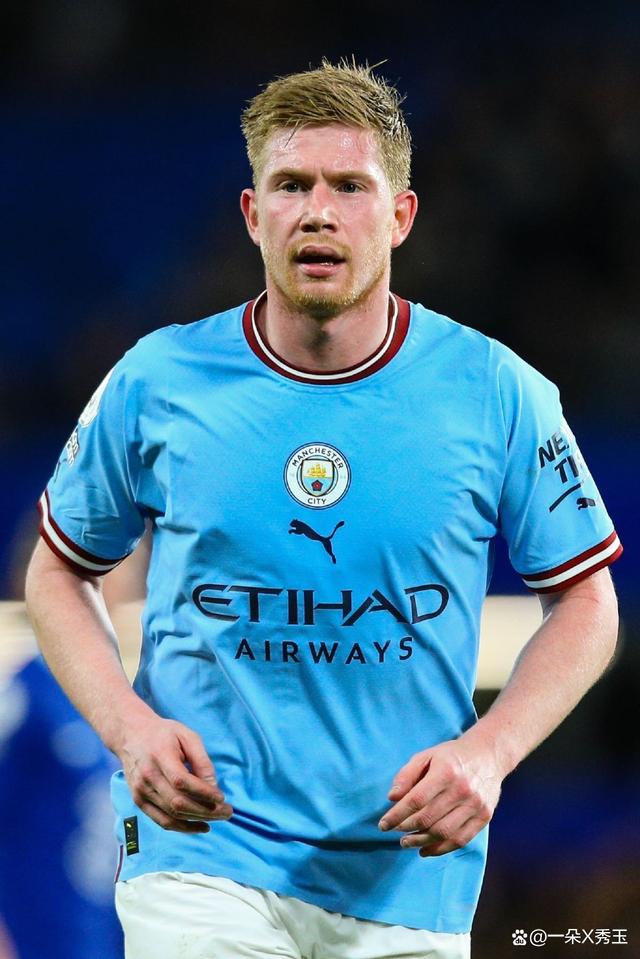 迪乌夫：过去我从没踢过右路，但只要能帮助球队我都愿意去做（迪乌夫：从未司职右路，但为球队我愿意尝试）