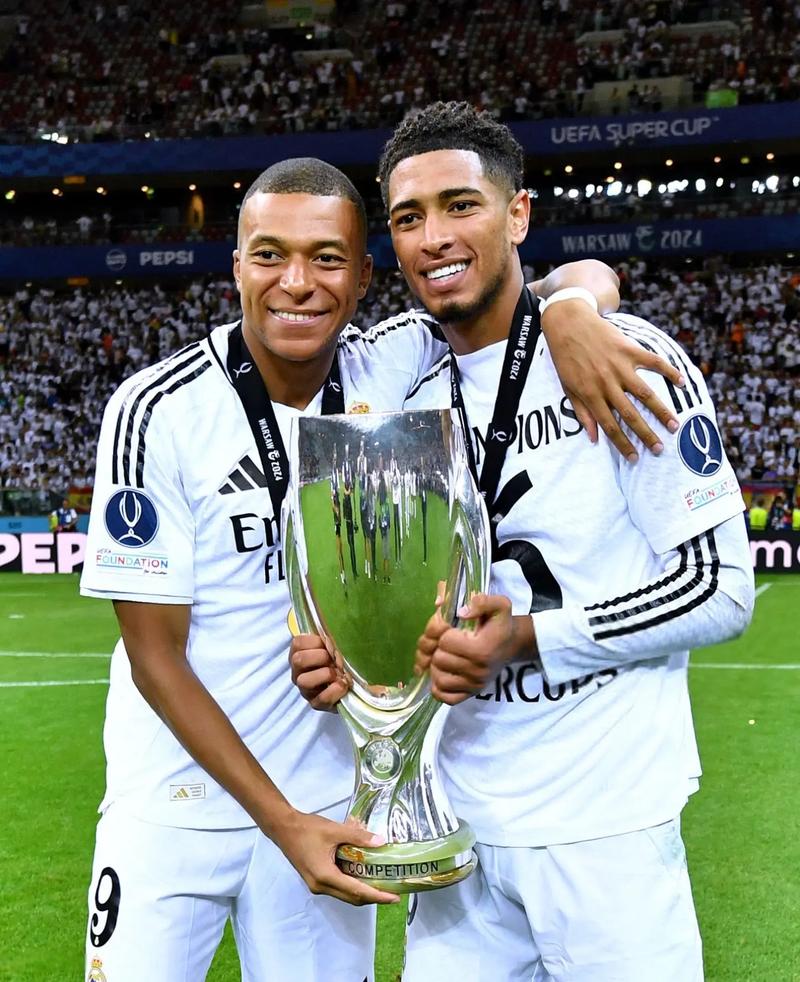 记者：老弗爷不会让维尼修斯离队，正常的话很快就会宣布续约（记者：老弗爷坚决不放维尼修斯，续约或将很快官宣）