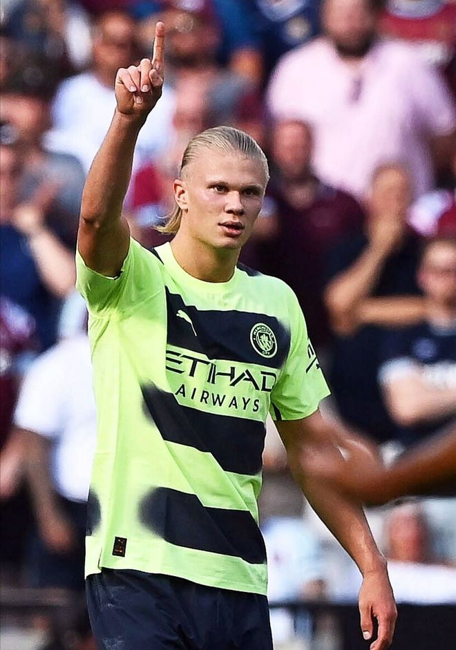 赫内斯：拜仁再次成为一座堡垒；孔帕尼像老母鸡一样保护球员（赫内斯称拜仁重回堡垒之势，孔帕尼如母鸡护仔般庇护球员）